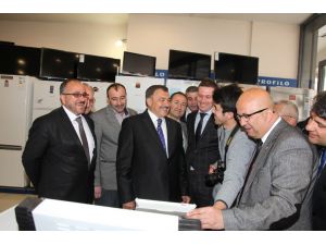 Orman Ve Su İşleri Bakanı Prof. Dr. Veysel Eroğlunu Güldüren Video