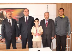 Tuncer, Thai Boks Türkiye Şampiyonu Oldu
