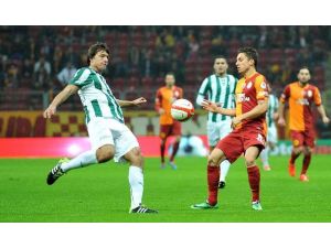 Aslan İlk Yarıda Farkı Koydu