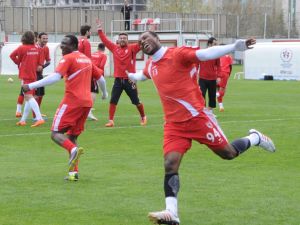 Samsunspor’da Neşeler Yerinde