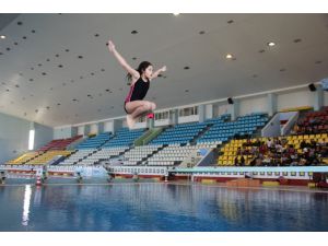 Samsunda Bahar Kupası Atlama Şampiyonası Başladı