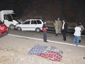 Trafik Kazası: 2 Ölü, 6 Yaralı