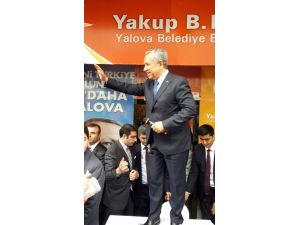 Arınç Halka Masa Üstünde Hitap Etti