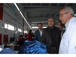 Bakan Eker, Fabrika İşçilerini Ziyaret Etti