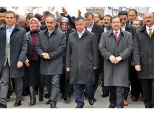 Bakan Yılmaz, Sivas İmam Hatipliler Derneğinin Programına Katıldı