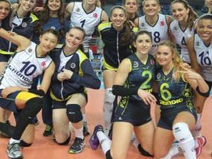 Bayanları Da Kupayı Aldı