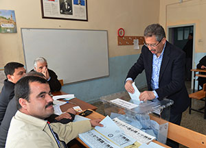 Başkan Poyraz Oy’unu Kullandı