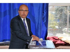 Afyonkarahisar’da Belediye Başkan Adayları Oylarını Kullandı