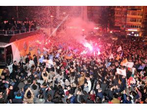 Ak Parti’den Zafer Kutlaması