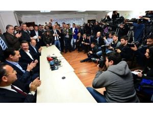 Galibiyetini İlan Etti