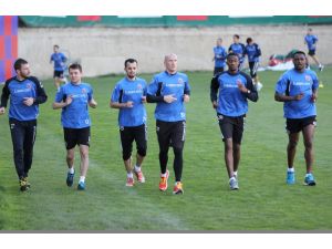 Futbolculardan Tolunay Kafkas’a Doğum Günü Sürprizi