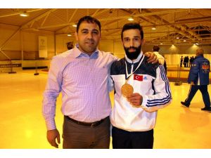Milli Güreşçi Servet Coşkun Gümüş Madalya Kazandı