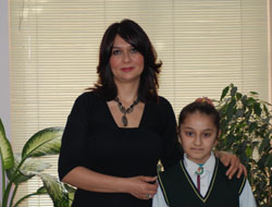 Büşra Bal yeteneğiyle herkesi büyülüyor