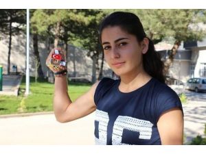 Makine Bilekli Tuğçe, Soğan Çuvallarıyla Şampiyon Oldu