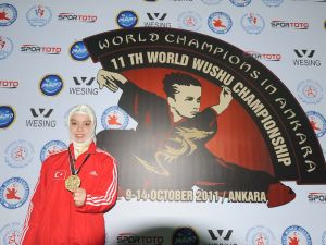 Wushuda Altın Madalya Kazanan Akyüz, Türkiyenin En Genç Sporcusu Ünvanını Elde Etti