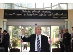 Kendi Vecizesini Yeniden Astırdı