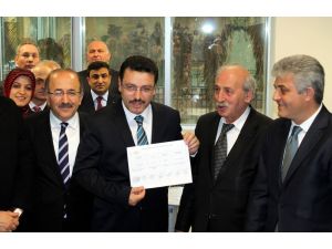 Trabzon Büyükşehir Belediye Başkanı Gümrükçüoğlu Mazbatasını Aldı