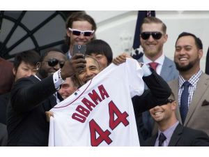 Kriz Çıkartan Selfie