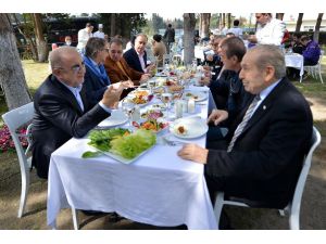 Galatasaray, Derbi Öncesi Barbekü Partisinde Moral Depoladı