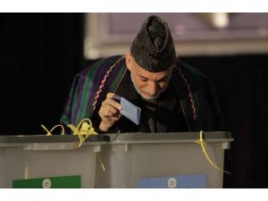 Karzai Oy Kullandı