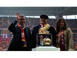 Galatasaray Efsanelerini Anıyorda Gheorghe Hagi Ödülünü Alacak