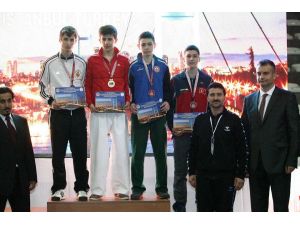 Uluslararası Boğaziçi Açık Karate Şampiyonasında Üçüncü Olan Ali Güney Yalova’nın Gururu Oldu