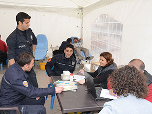 Polis Memurları Kan Verdi