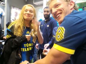 Açılışı Kuyt Yaptı