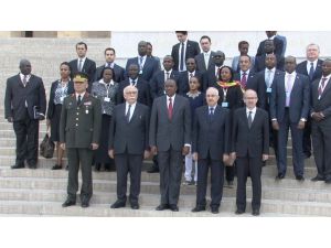 Kenya Cumhurbaşkanı Kenyatta Anıtkabirde