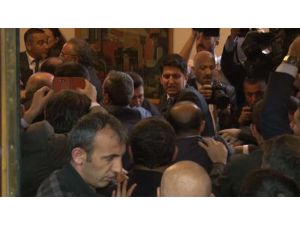 Kılıçdaroğlu’na Yumruklu Saldırı