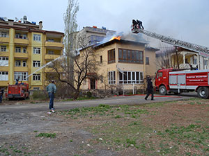 Ev Yangını Korkuttu