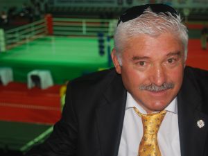 Boks Hakemi Avcıoğluna Büyük Onur