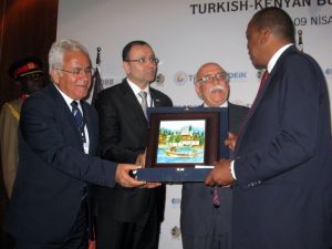 Kenya Cumhurbaşkanı Kenyatta, Türk Müteahhitleri Ülkesine Çağırdı