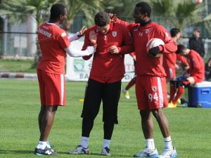 Samsunspor, Futbolcuların Maça Çıkmayacağı Haberlerini Yalanladı