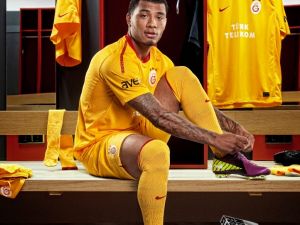 Galatasarayın Sarı Forması Satışa Sunuluyor