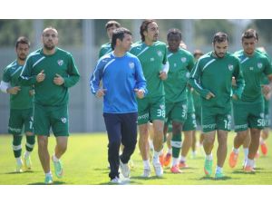 Bursasporlu Futbolcuları Güldüren Hediye