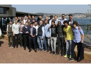 Fenerbahçe Tam Kadro Yemekte