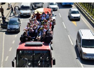 Şampiyona Coşkulu Karşılama