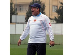 Adanaspor Maç Saatini Beklemeye Başladı
