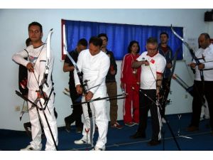 Okçular Hedefi Vurmak İçin Yarıştı