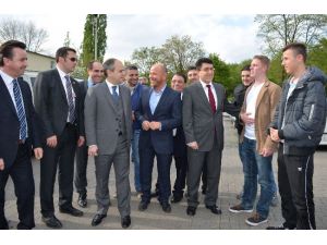 Avrupa’nın En Büyük Camisini Ziyaret Etti