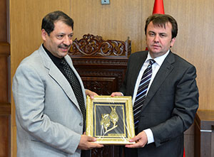 Büyükşehir Belediye Başkanı Erkoç Kabullere Devam Ediyor