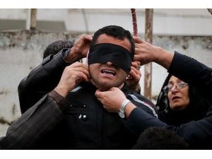 Oğlunun Katilini İdam Sehpasında Affetti