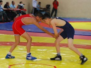 Okul Sporları Türkiye Güreş Şampiyonası Batmanda Başladı