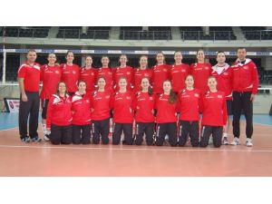 Genç Kadın Milli Voleybol Takımı, İstanbul’da Kampa Giriyor