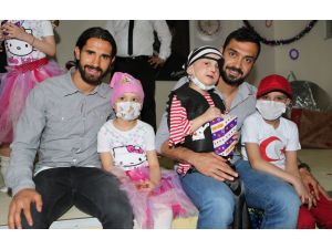 Fenerbahçeli Futbolculardan Anlamlı Ziyaret