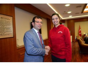 Genç Voleybolcudan İmamoğlu’na Ziyaret