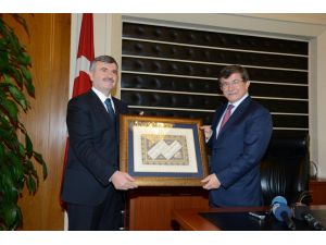 Bakan Davutoğlu’dan Başkan Akyüreke Ziyaret