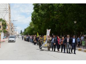 Bdpliler Kuzey Irak İle Suriye Kürtleri Arasında Yapılan Hendeği Protesto Etti