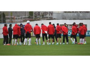 Trabzonspor, Gaziantepspor Maçı Hazırlıklarını Yağmur Altında Sürdürdü